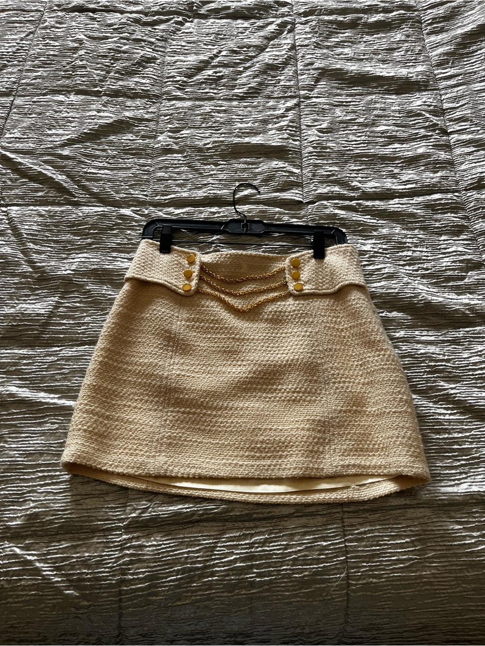 Milly Vintage Cream Bouclé Mini Skirt with Gold Chain Accents (6)